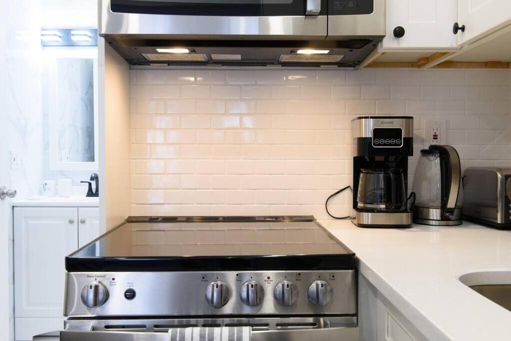 240-15 Luxury Prime Location W&d